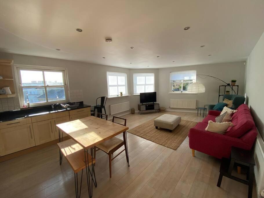 The Penthouse, ウィンチェスター エクステリア 写真